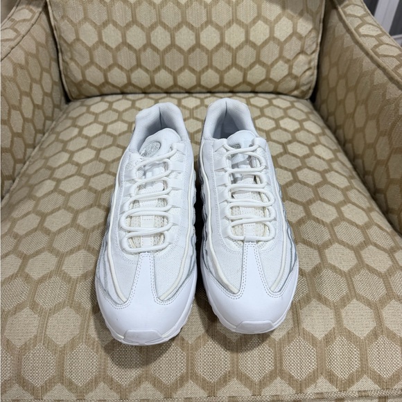 Nike Air Max 95 Triple White size 9.5 men’s - Picture 2 of 5